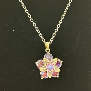 LADIES 18K gold plated rotating flower pendant
